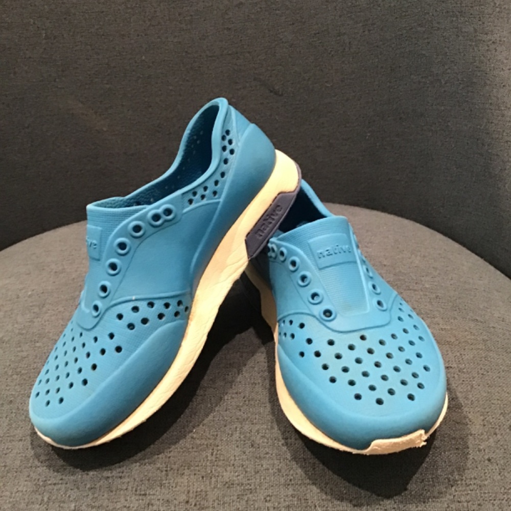 Blue Kids Native Water Shoes Size C10 - Picture 2 of 2
